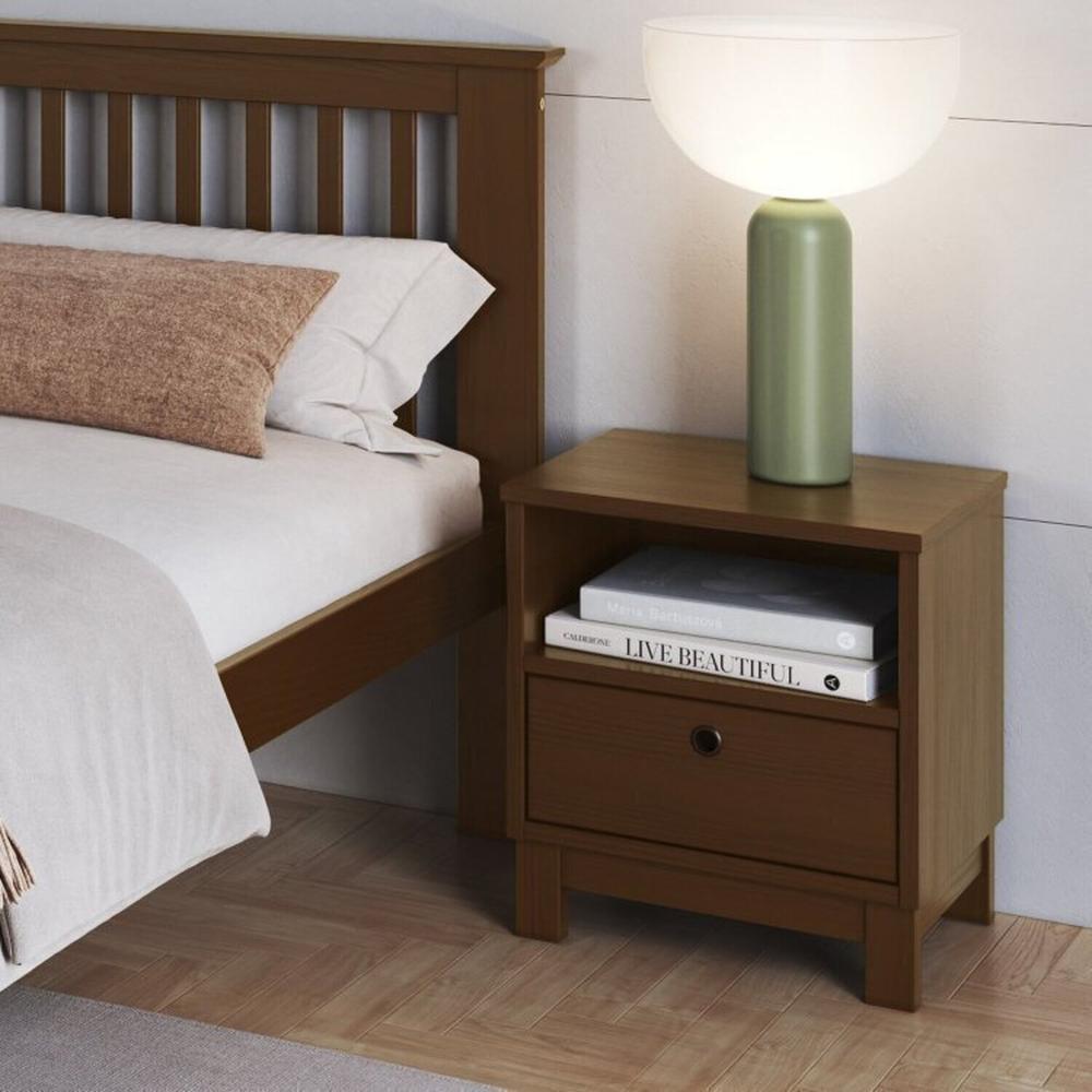 Miniatura Conjunto de Quarto Solteiro Júlia de Madeira Maciça com Cama de Solteiro e Mesa de Cabeceira Walnut