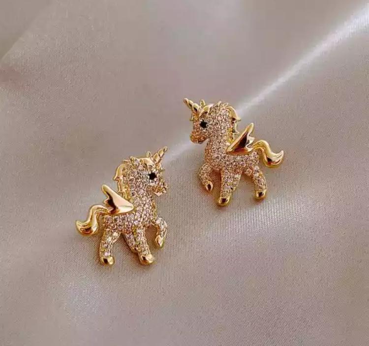 Miniatura Brinco Dourado Unicórnio Brilhante Detalhes Strass H8969