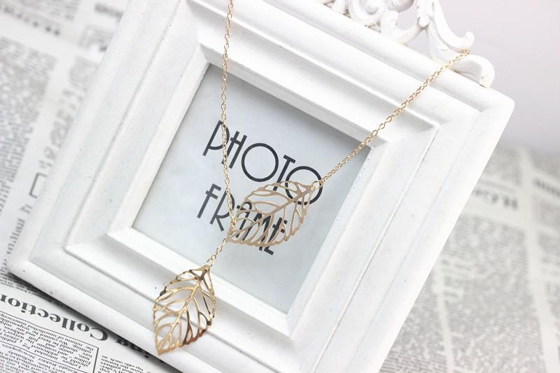 Colar Folha Fino Simples Dourado Delicado J7535