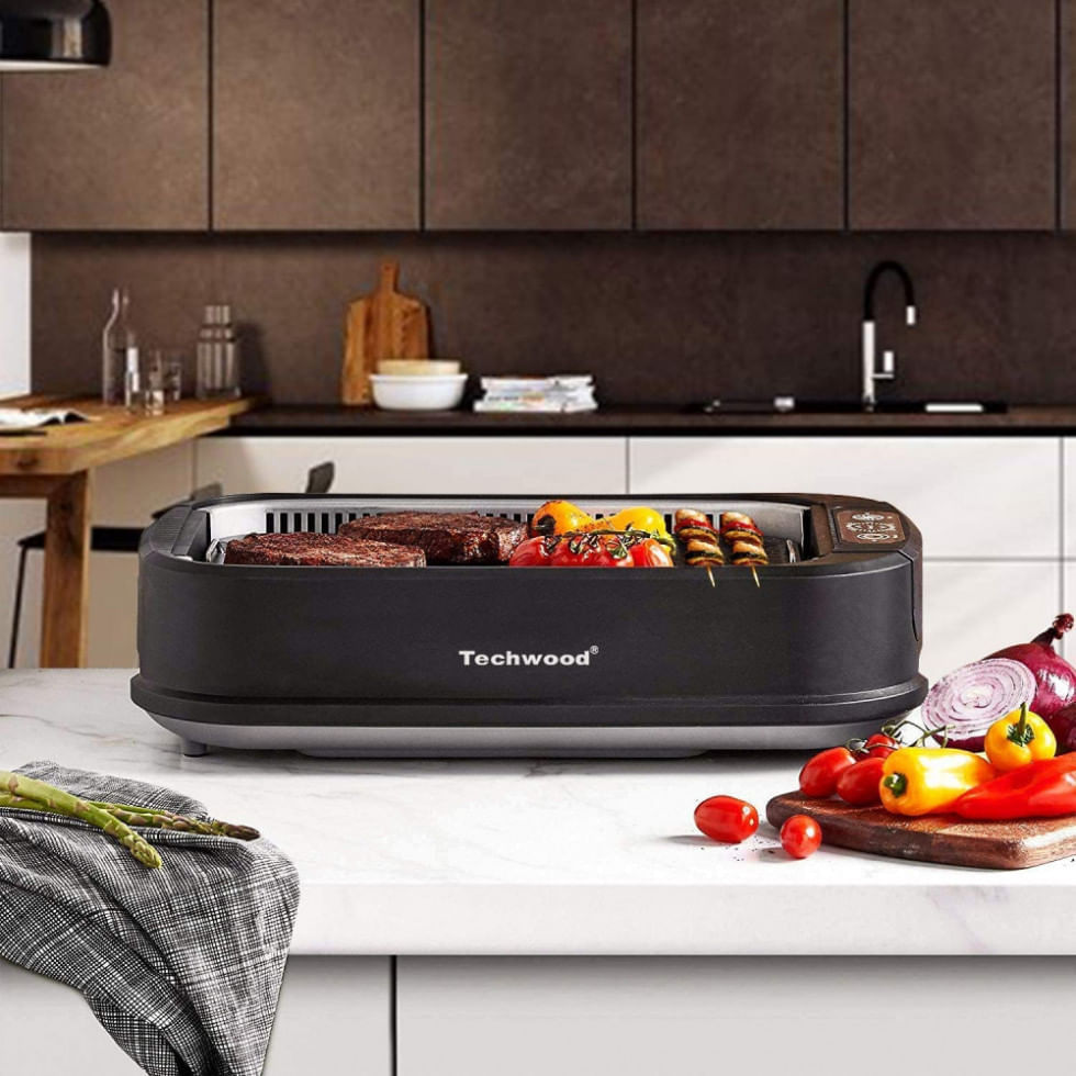 Churrasqueira Grill Elétrica com Tampa de Vidro Temperado e Placa Antiaderente, 110V 1500W, Techwood, Preta