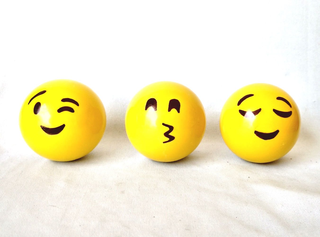 Miniatura 3 Ganchos Bola Sinuca Emoji Decoração Paixão Roza