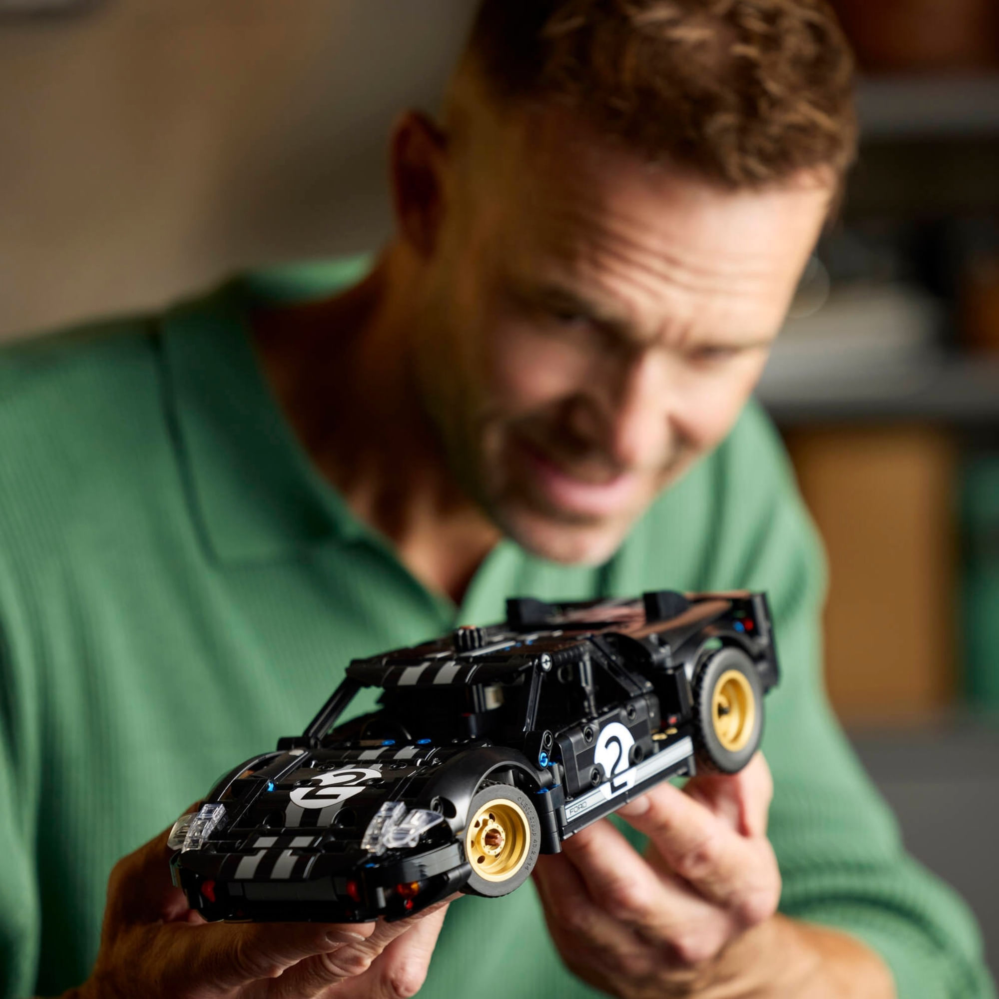 Miniatura LEGO® Technic™ - Ford GT40 MKII de corrida de 1966
