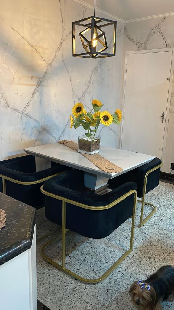 Miniatura Poltrona Betina - Base Quadrada Dourada - Marrom