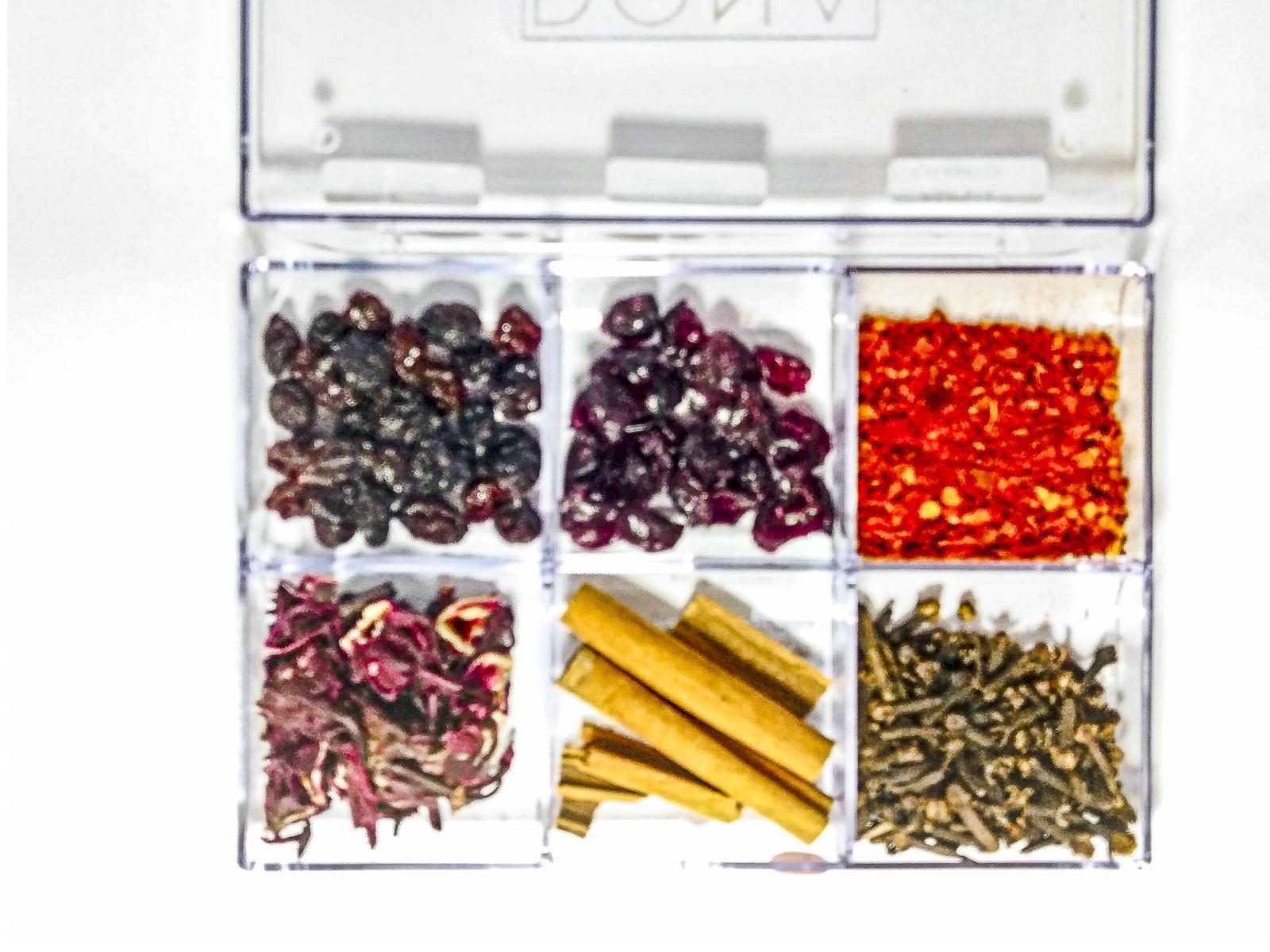 Miniatura Kit Gin Tonica 12  Especiarias / 150 Drinks