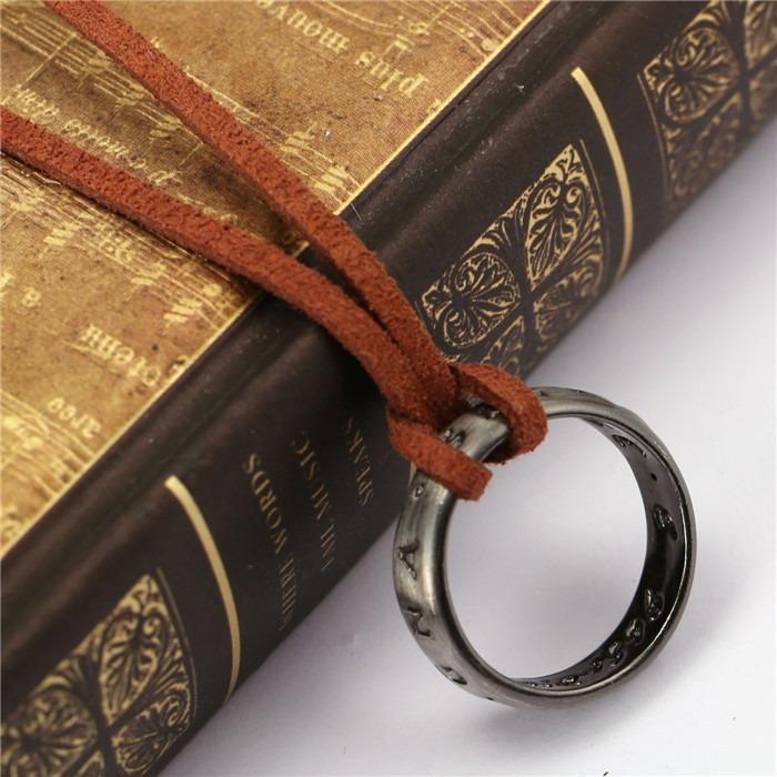 Miniatura Anel Colar Nathan Drake Uncharted + Saco Veludo - No Brasil