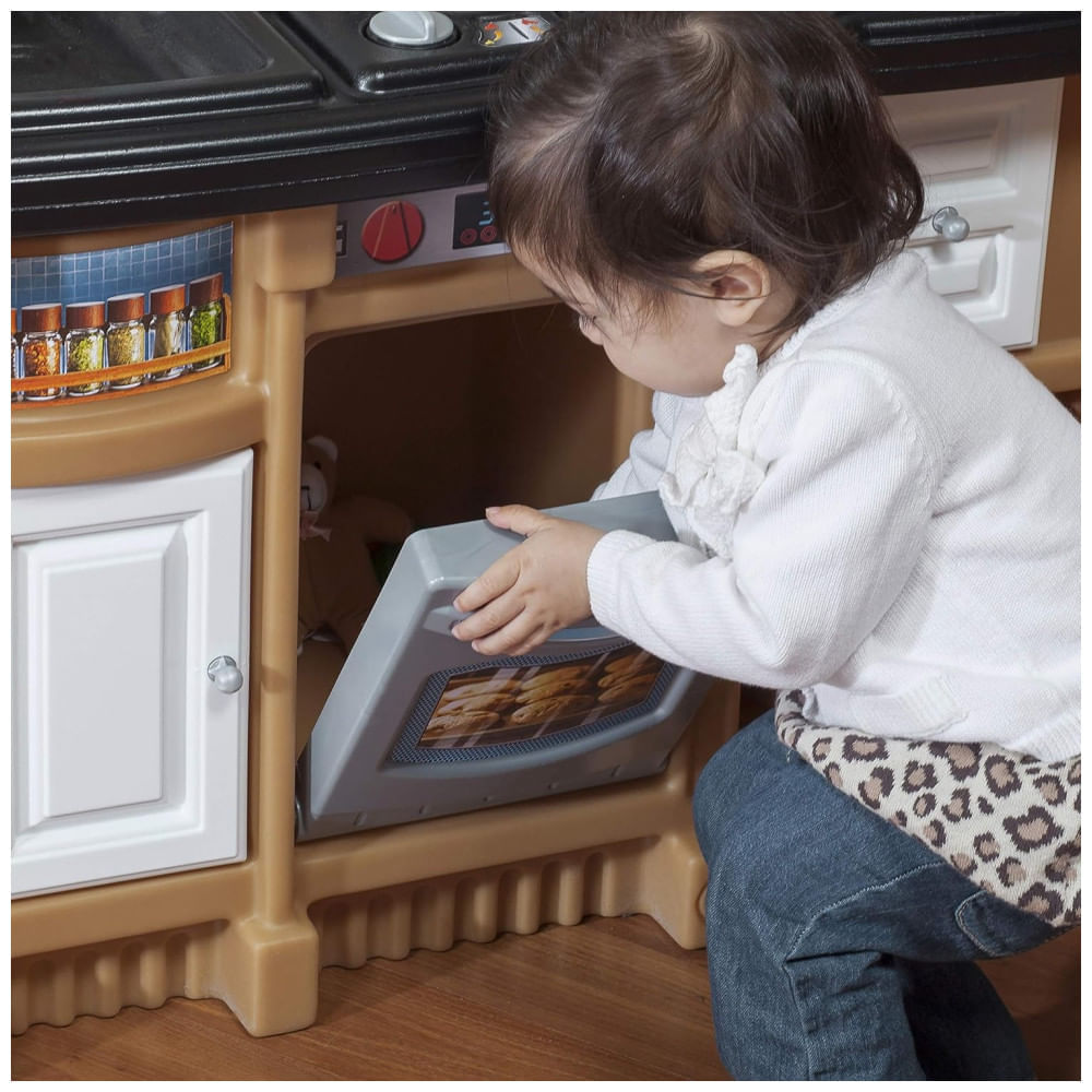 Cozinha Infantil, Brinquedo Interativo com Luzes e Sons, Plástico Durável, 20 Acessórios, Para Crianças a Partir de 2 Anos, Step2, Cor Areia 110v