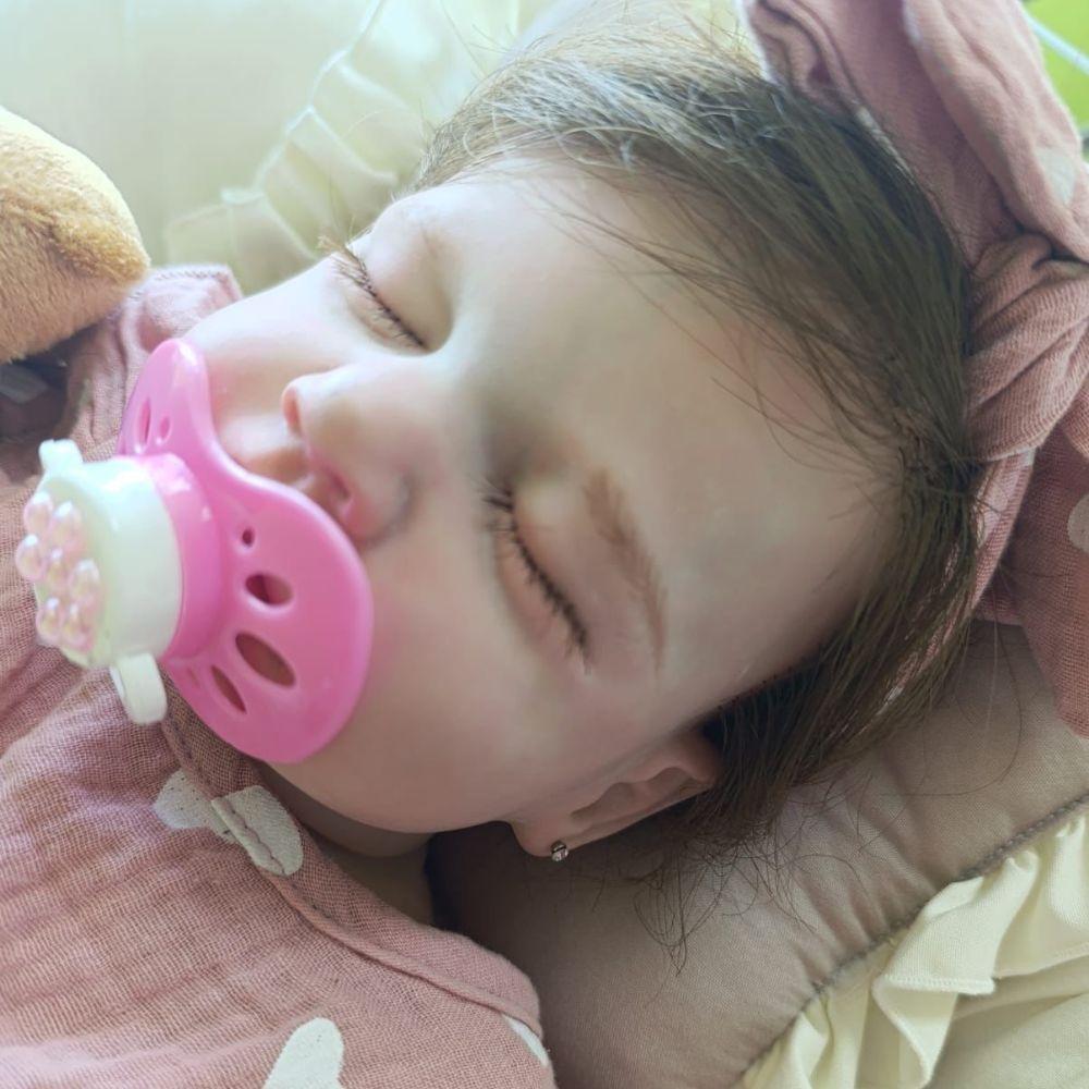 Bebê Reborn Menina Artesanal Olhos Fechados Toda De Silicone De Vínil Macia