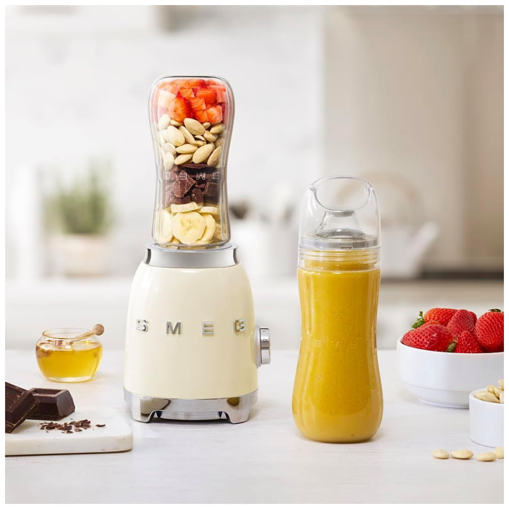 Miniatura Liquidificador Pessoal SMEG 50s Retro Style com Botão Iluminado e Duas Garrafas Livres de BPA de 600 ML - Creme