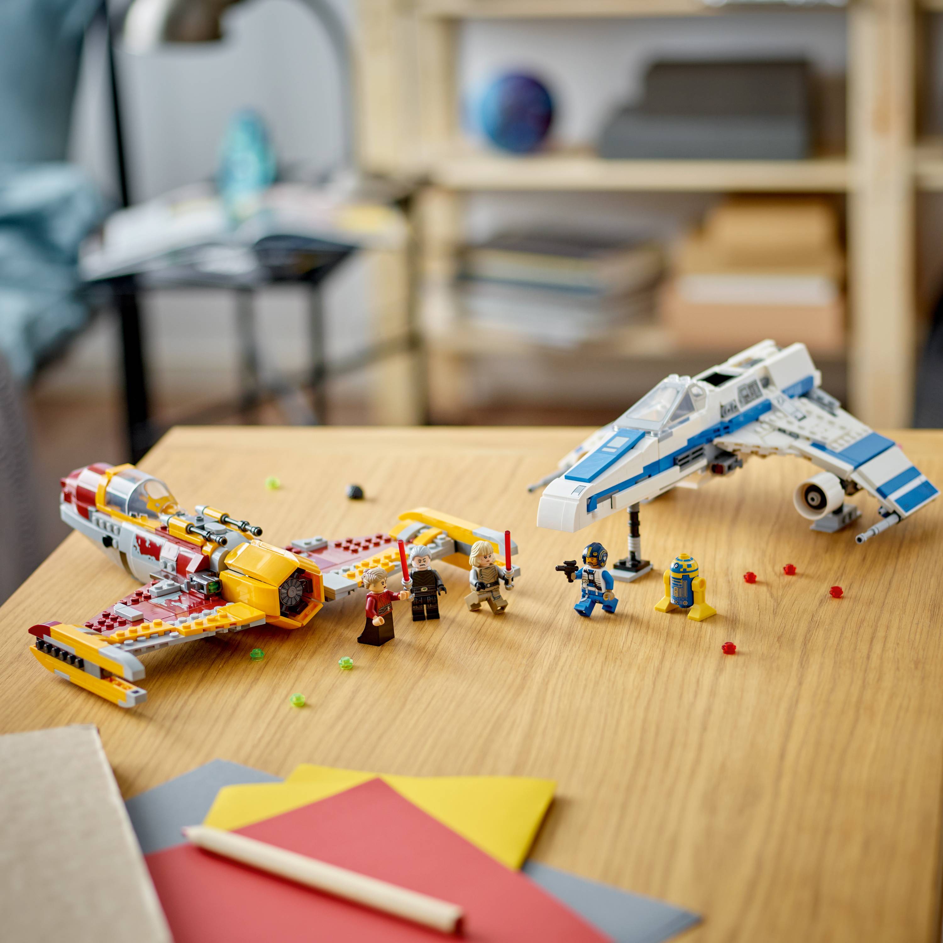LEGO Star Wars - E-Wing da Nova República™ vs. Caça Estelar de Shin Hati™