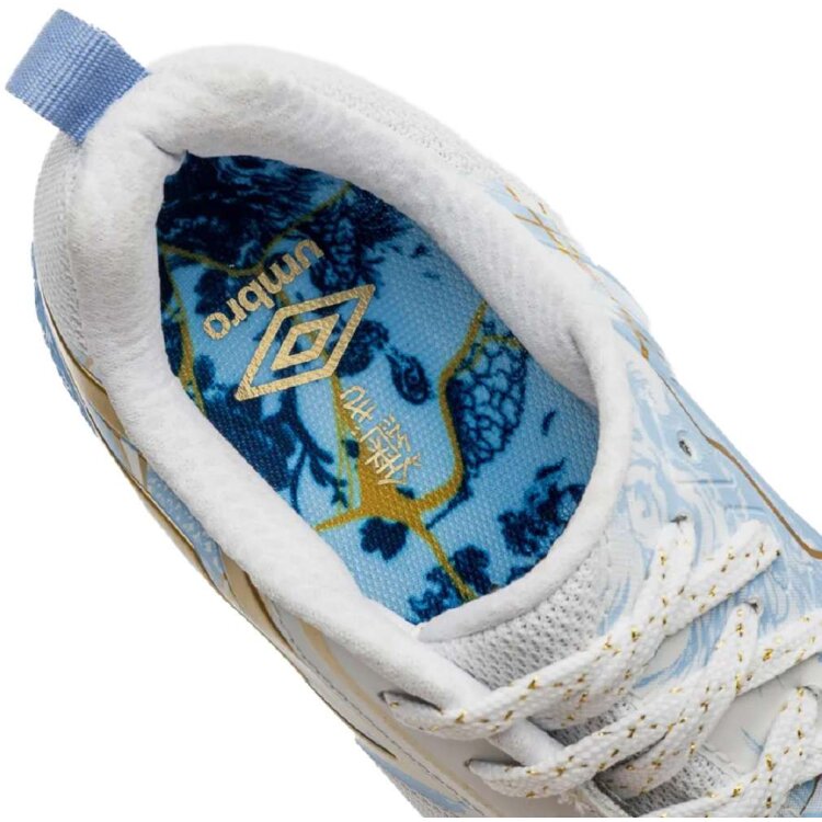 Chuteira Futsal Umbro Pro 5 Bump Kintsugi - Bcoazuldou - BCO/AZUL/DOU