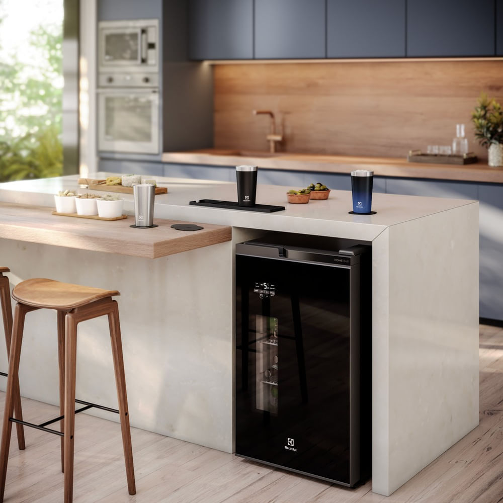Cervejeira Electrolux Home Bar Frost Free de 100 Litros Preta - EB10C