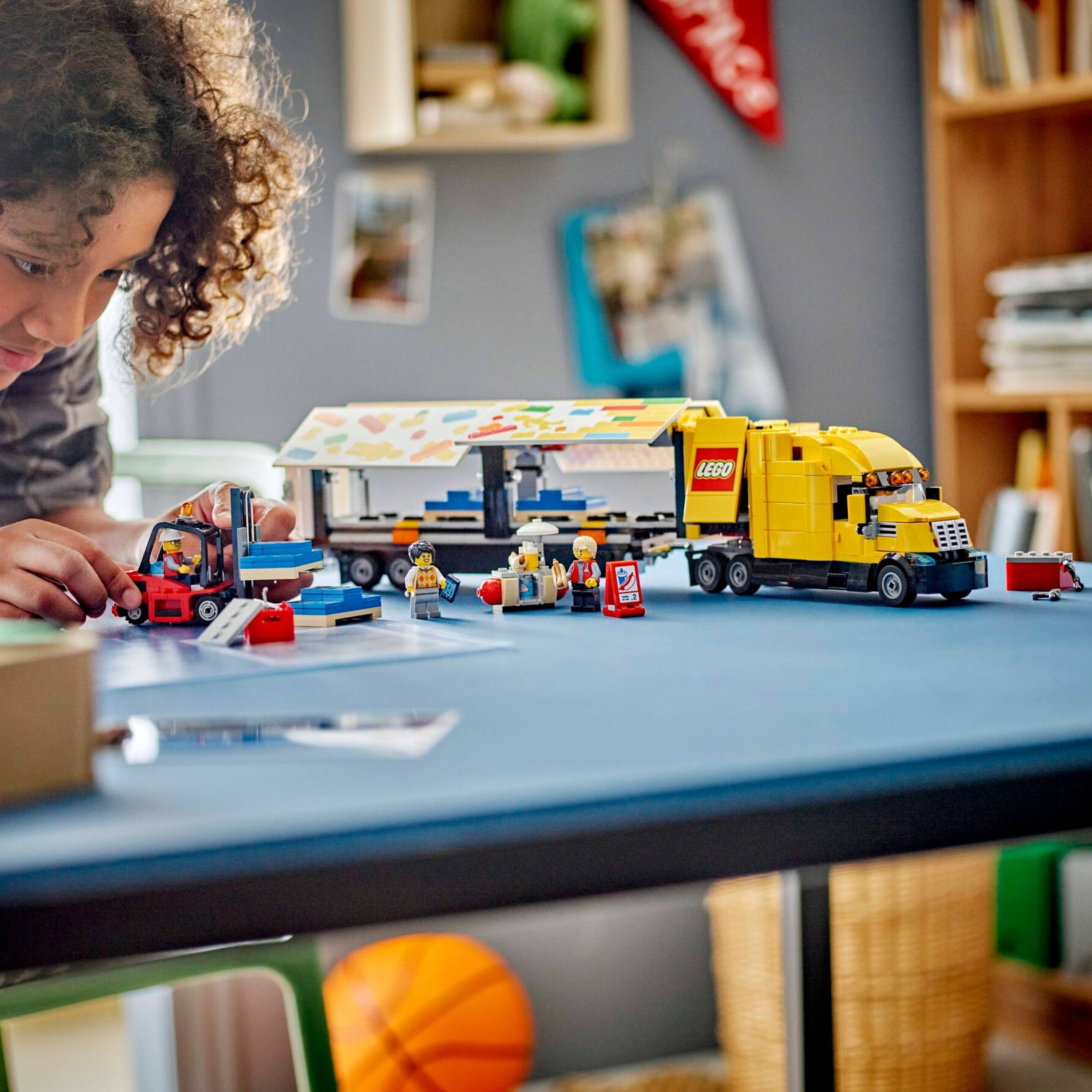 LEGO City - Caminhão de entrega amarelo