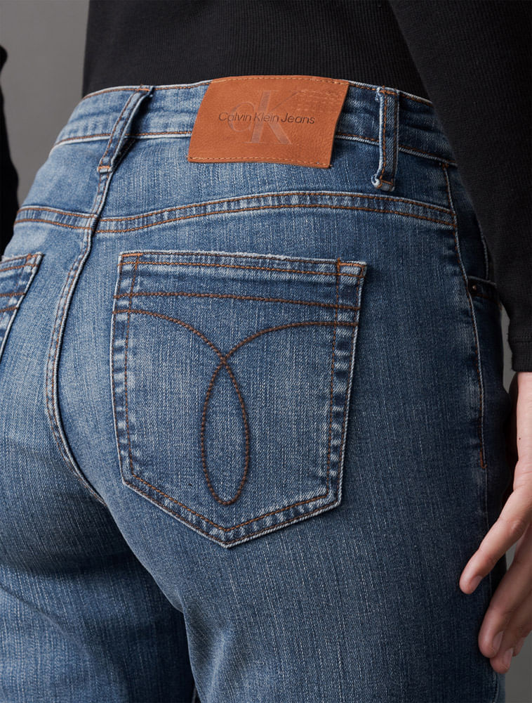 Miniatura Calça Jeans Feminina Slim Tom Médio Calvin Klein Jeans - Azul Médio Calça Jeans Feminina Slim Tom Médio Calvin Klein Jeans Azul Médio 34