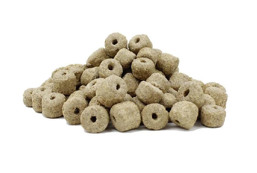 Miniatura Ração Aquamil Furadinha Isca Peixe P40 12Mm Queijo 120G