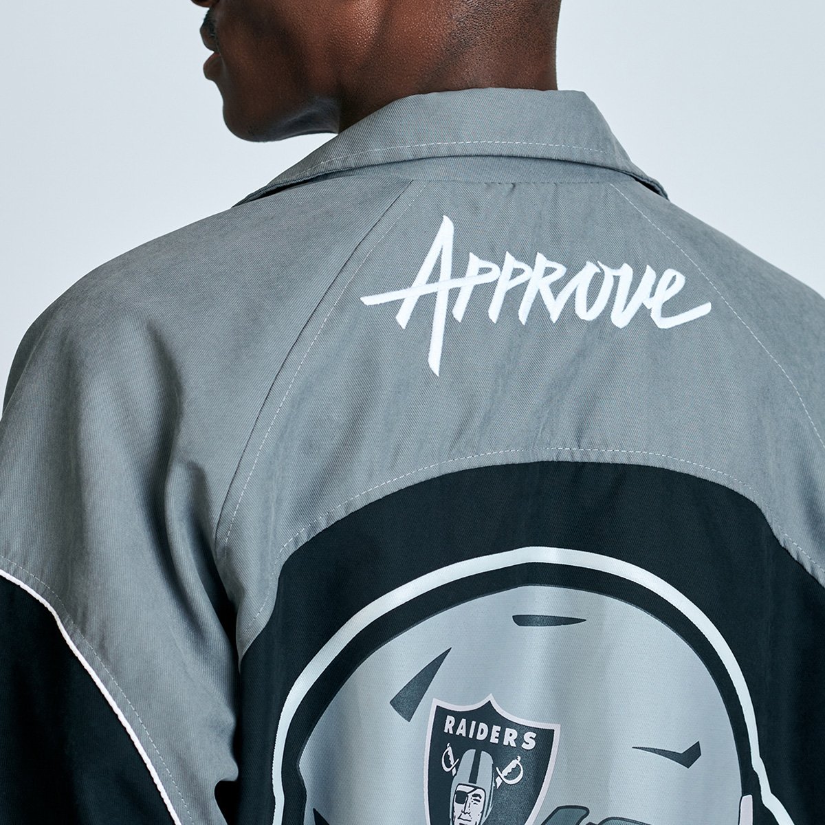Miniatura Jaqueta College Approve X NFL Raiders Preto - P
