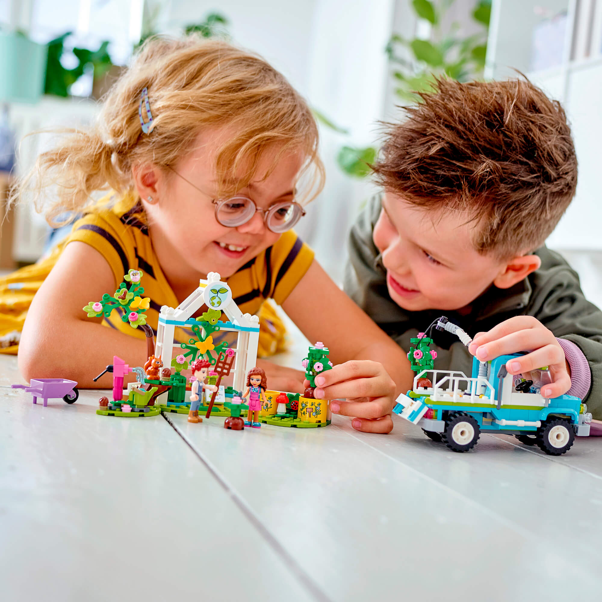 LEGO FRIENDS - Veículo de Plantação de Árvores