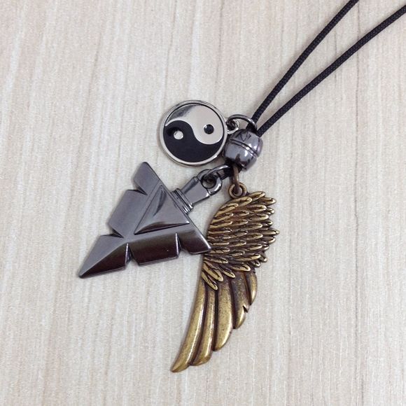 Miniatura Colar Masculino tribal Yin Yang Flecha