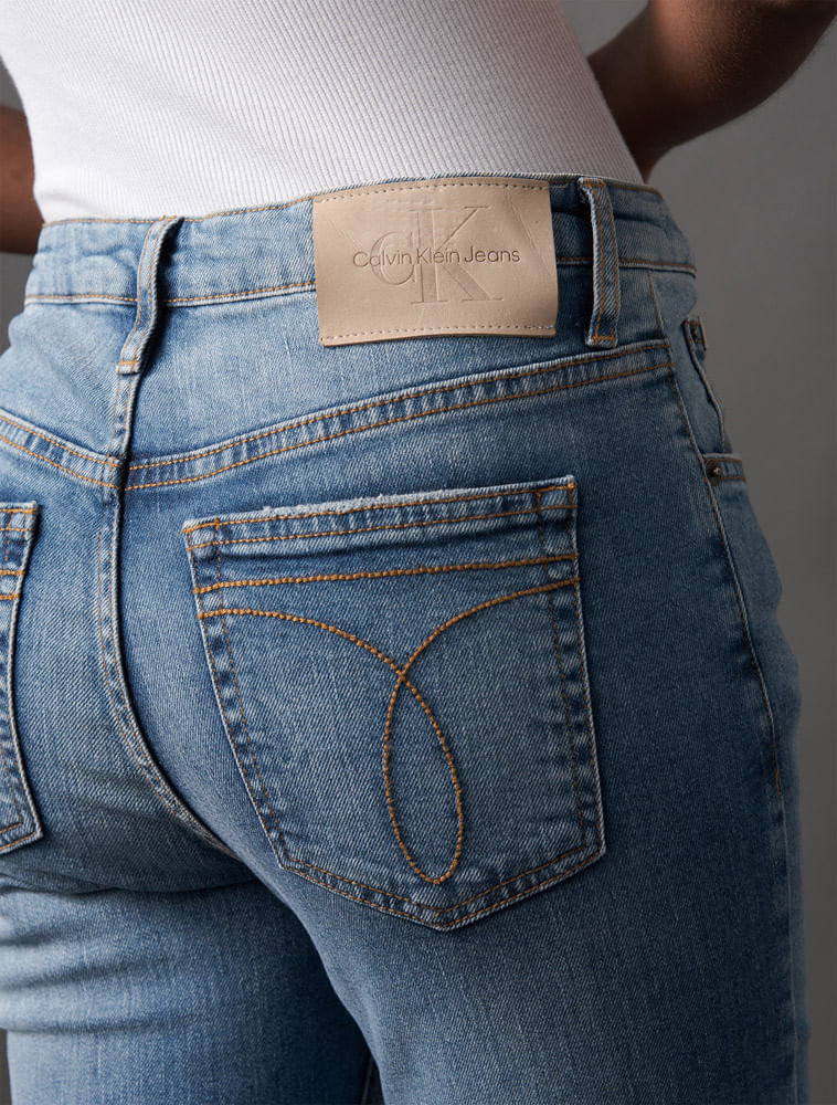 Miniatura Calça Jeans Feminina Slim Com Stretch Calvin Klein Jeans - Azul Médio Calça Jeans Feminina Slim Com Stretch Calvin Klein Jeans Azul Médio 34