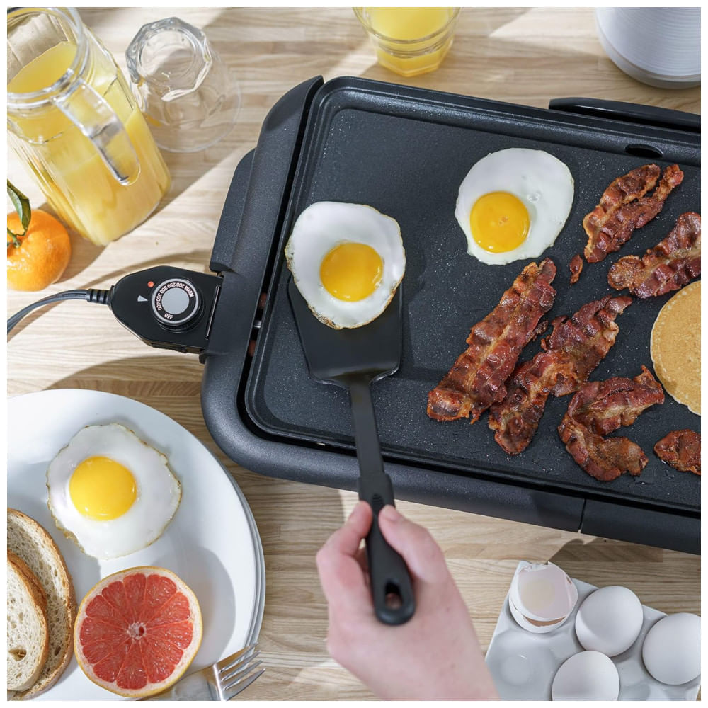 Miniatura Churrasqueira Elétrica Bella com Bandeja Aquecedora, Grill Sem Fumaça, Antiaderente, Controle de Temperatura, Cabos Isolados, 25 x 45 cm