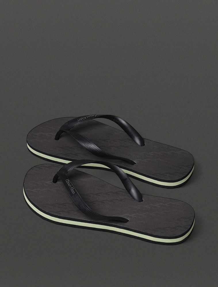 Miniatura Chinelo Masculino Monograma Calvin Klein Swimwear - Preto Chinelo Masculino Monograma Calvin Klein Swimwear Preto 37/38