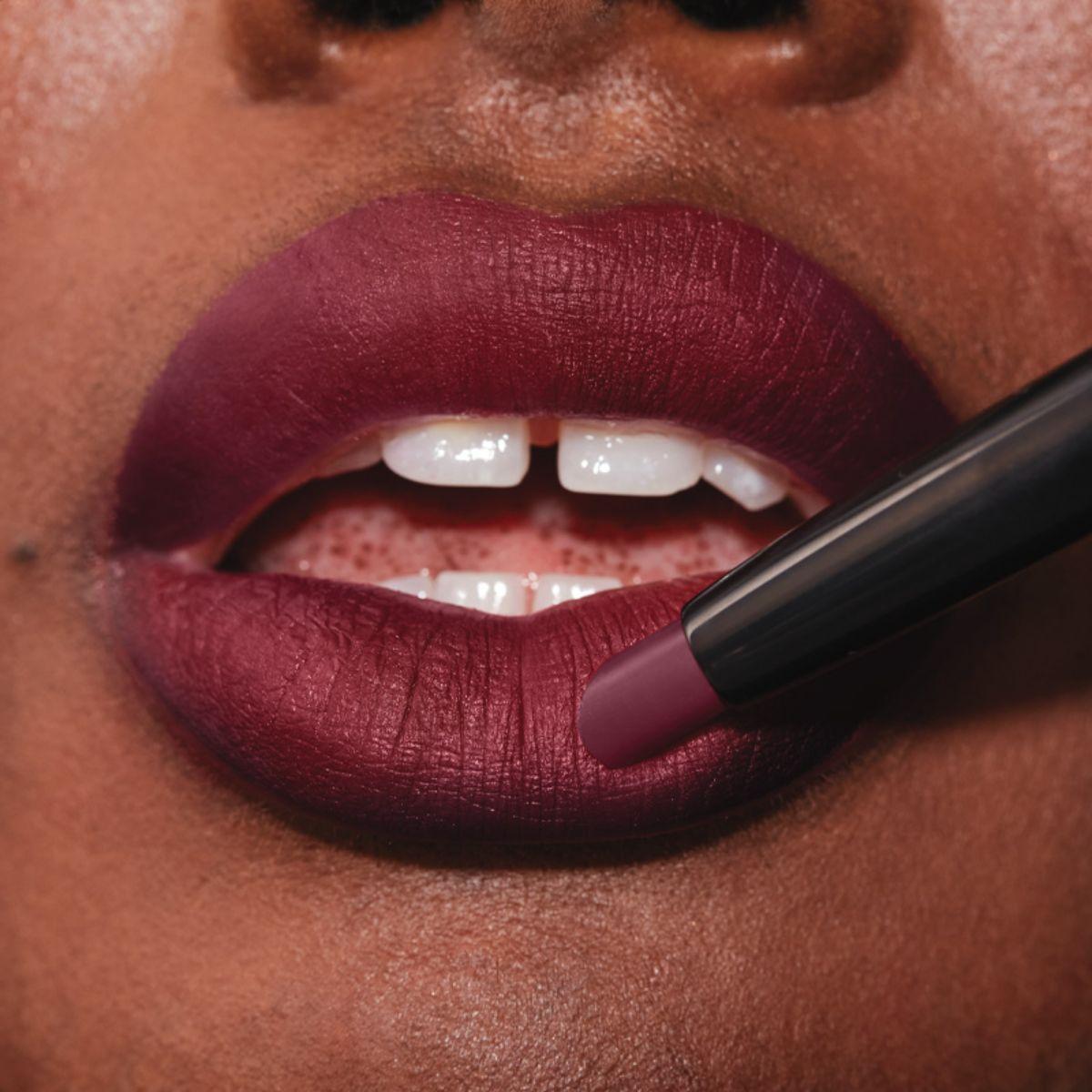 Miniatura Batom Preciso Matte 10H Vinho Profundo Avon Power Stay 1,2G