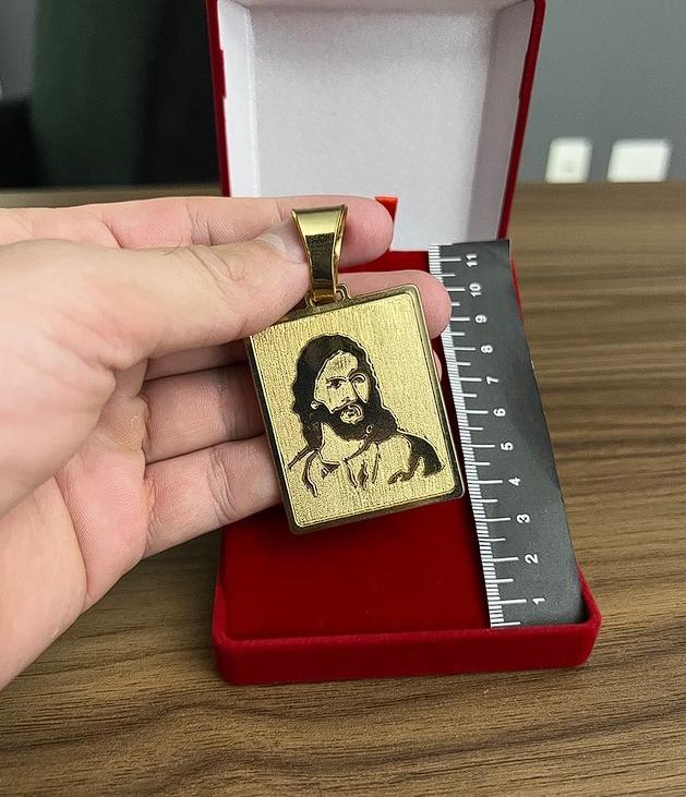 Miniatura Pingente Fé Placa Jesus Cristo Gg - Banhado A Ouro