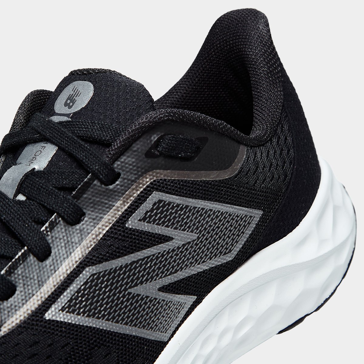 Tênis New Balance Fresh Foam Arishi V'4 Masculino Preto+Prata - 38