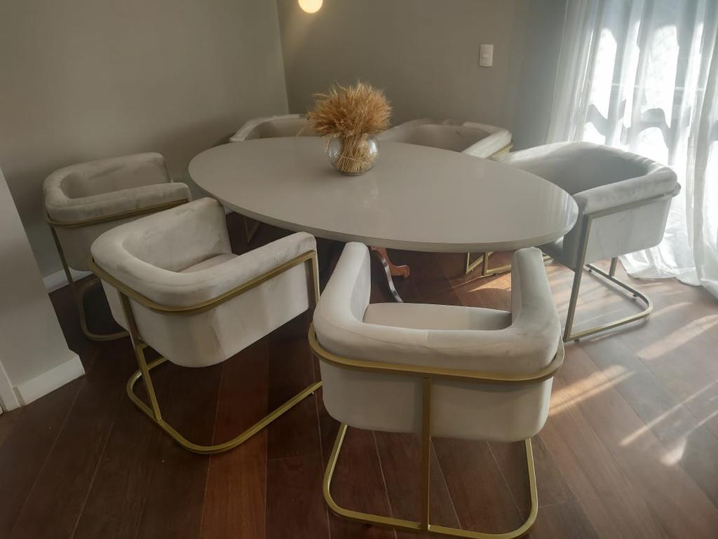 Poltrona Betina - Base Quadrada Dourada - Marrom