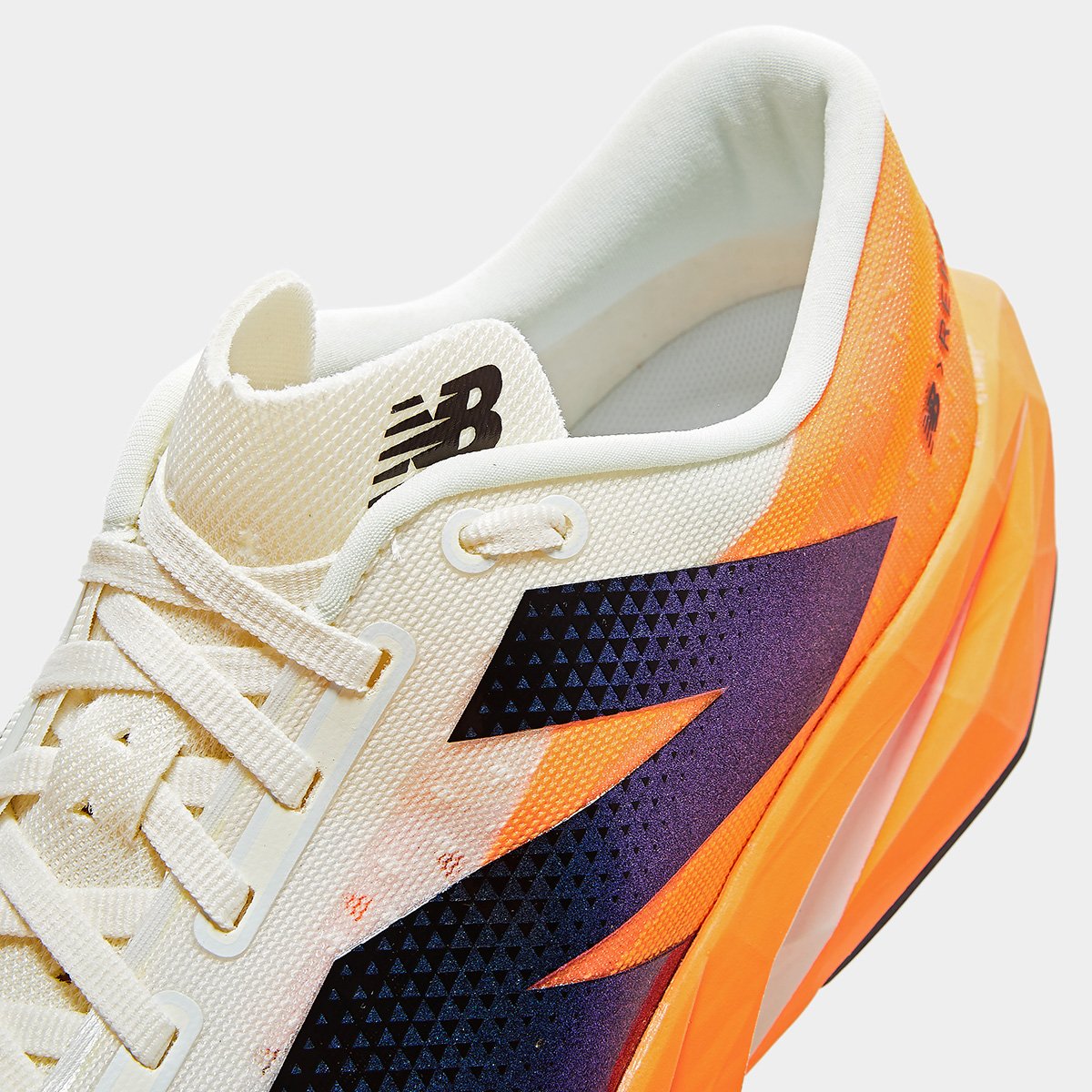 Tênis New Balance Fuelcell Rebel V4 Masculino Laranja - 38