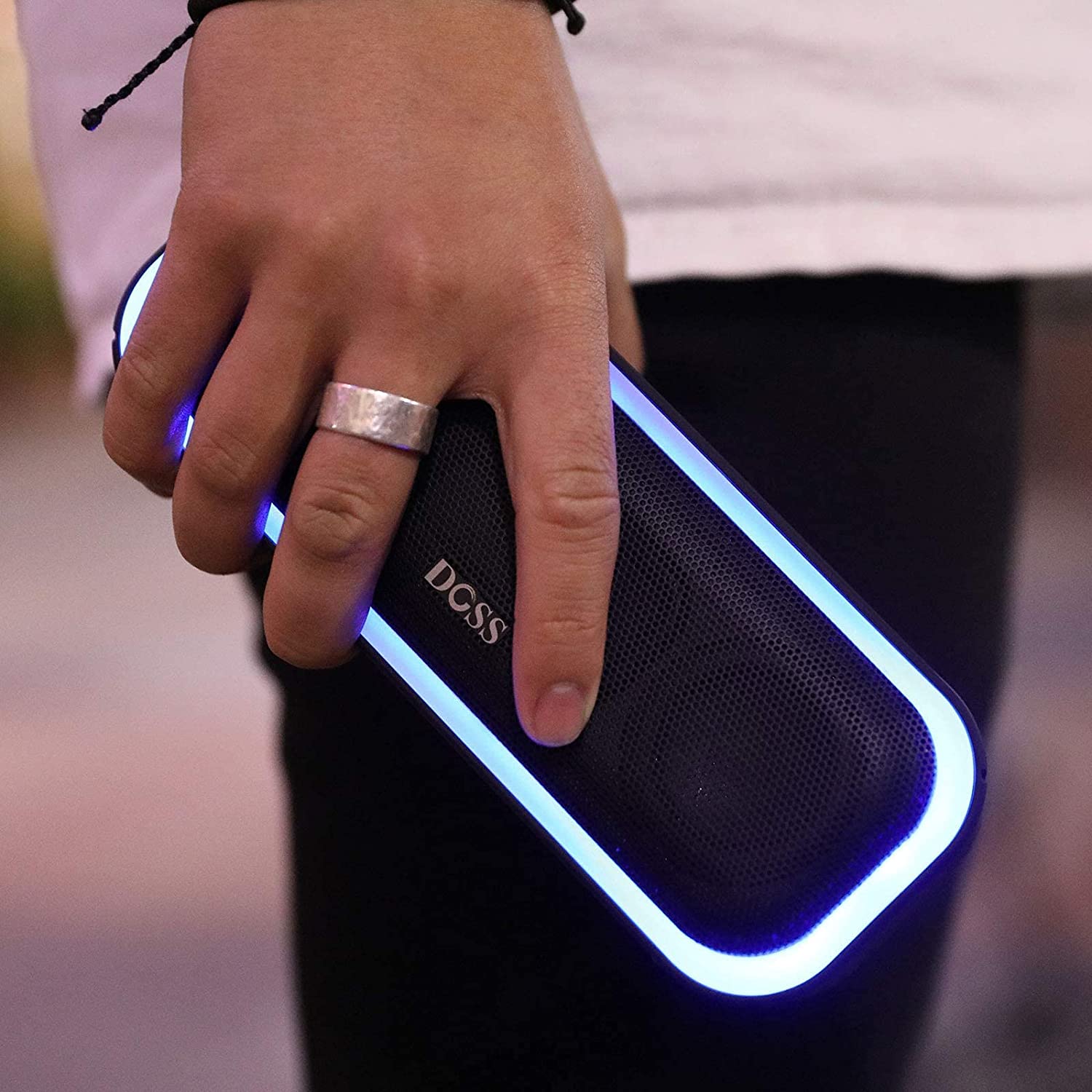 DOSS Caixa de Som Bluetooth sem Fio Portátil à Prova dÁgua IP X5 20W até 20H Preta