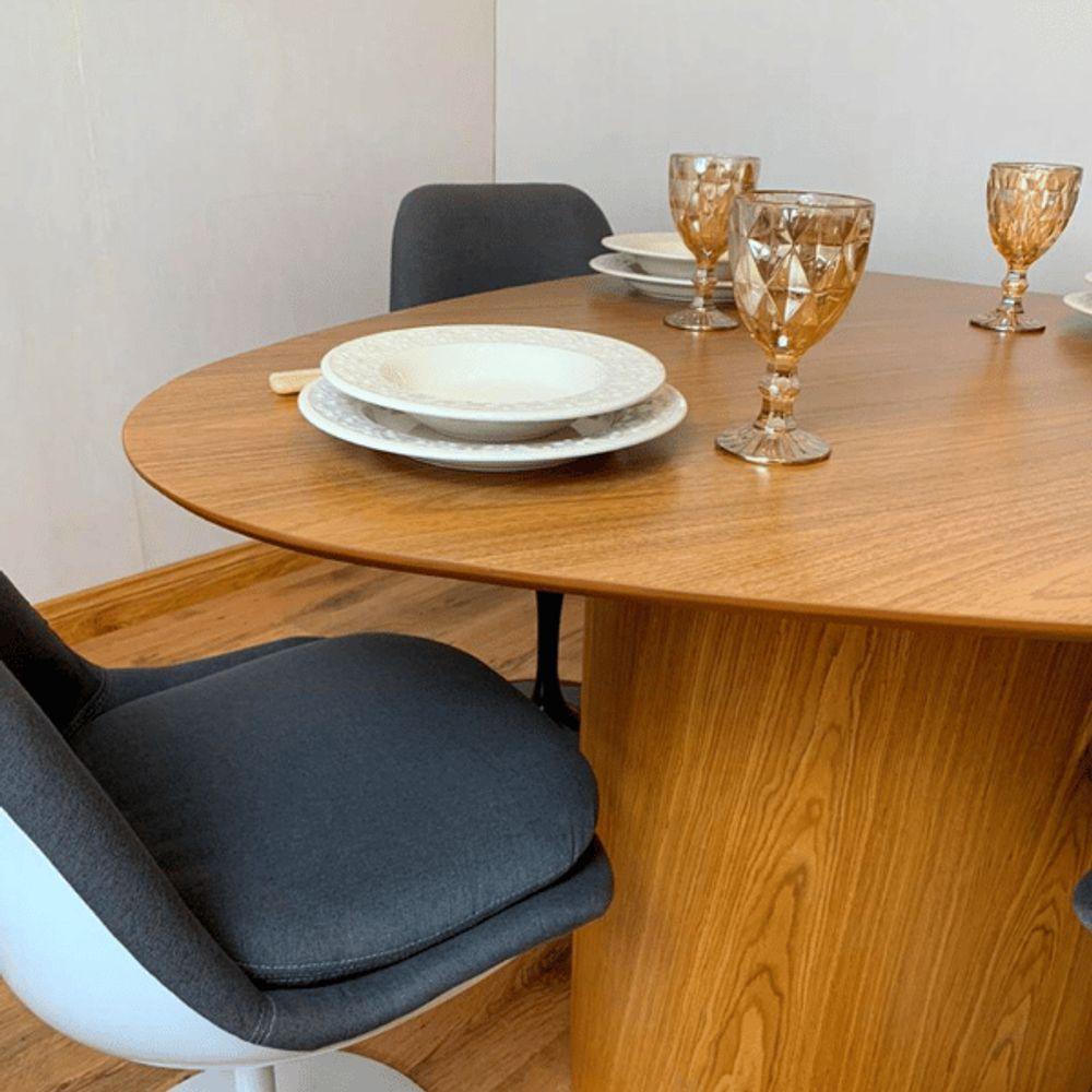 Miniatura Mesa De Jantar Cone Orgânica 140x144cm Tampo Freijó Base Freijó Cor Marrom