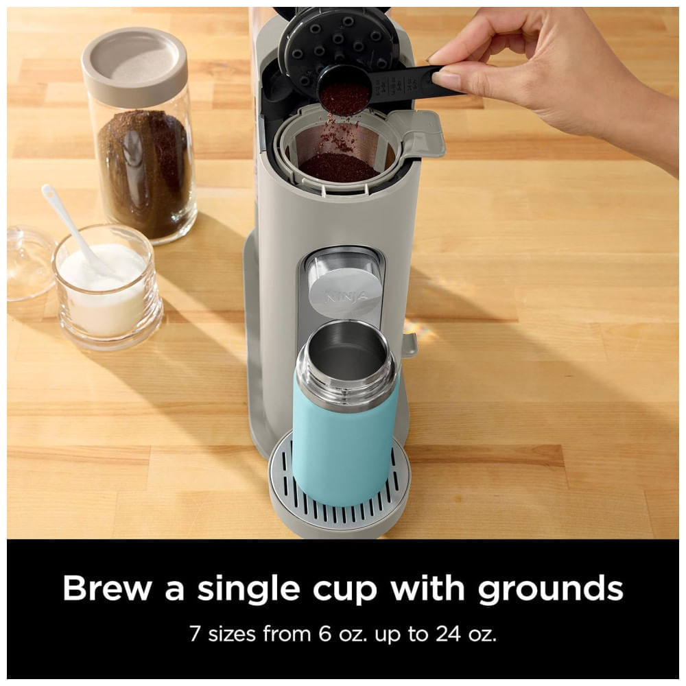Cafeteira Programável 4 em 1 para Capsulas ou Café Moído, Frio ou Quente com Batetor de Leite, 110V Ninja PB041ST, Cinza Pedra 110v