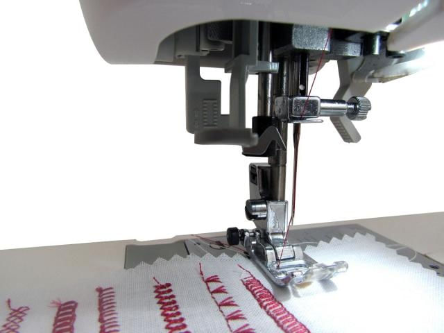 Miniatura Máquina de bordar doméstica SS1300 - Sun Special