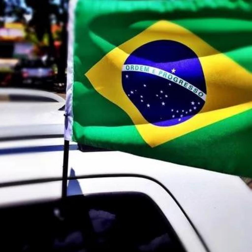 Miniatura Bandeira Do Brasil Para Vidro Do Carro Em Poliéster