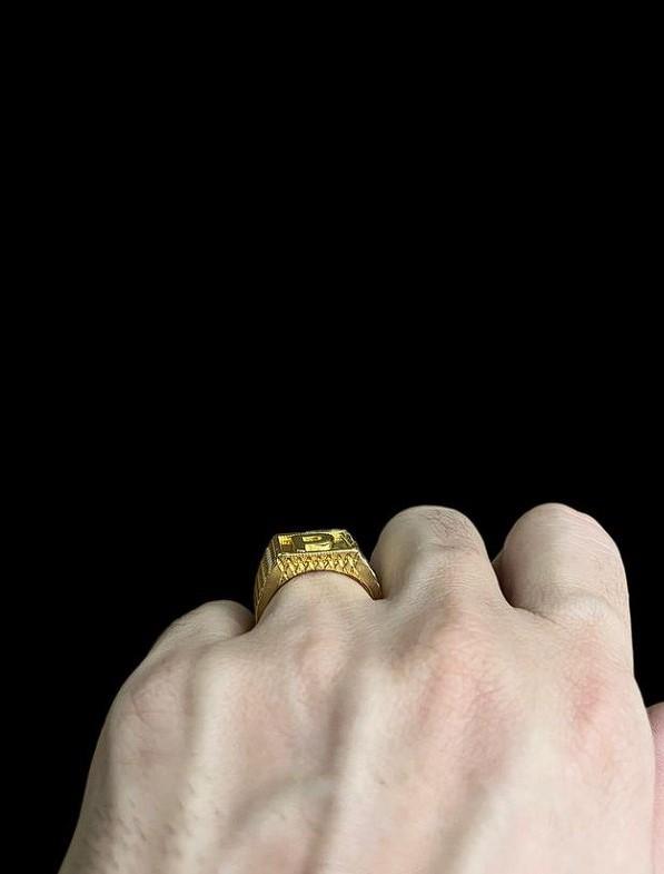 Miniatura Anel Letra Regulável - Banhado A Ouro 18K