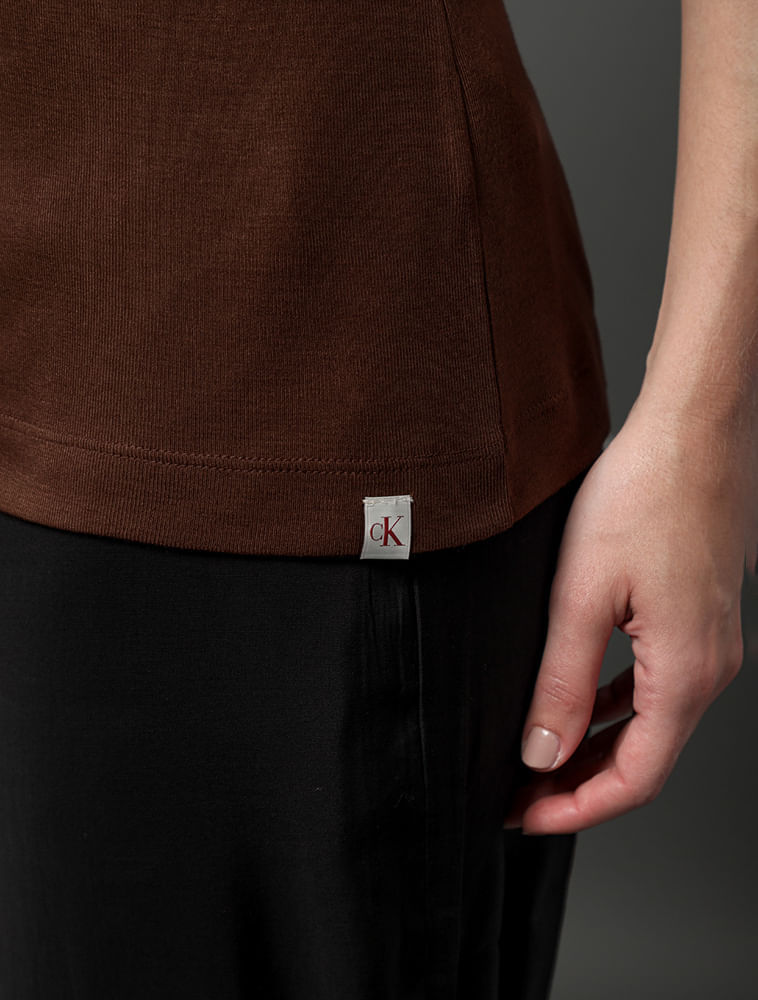 Miniatura Regata Feminina Decote Quadrado Calvin Klein Jeans - Marrom Regata Feminina Decote Quadrado Calvin Klein Jeans Marrom g