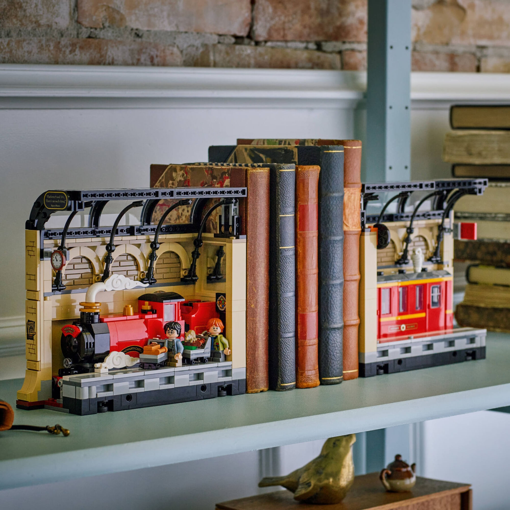 Miniatura LEGO® Harry Potter™ - Aparador de Livros: O Expresso de Hogwarts™