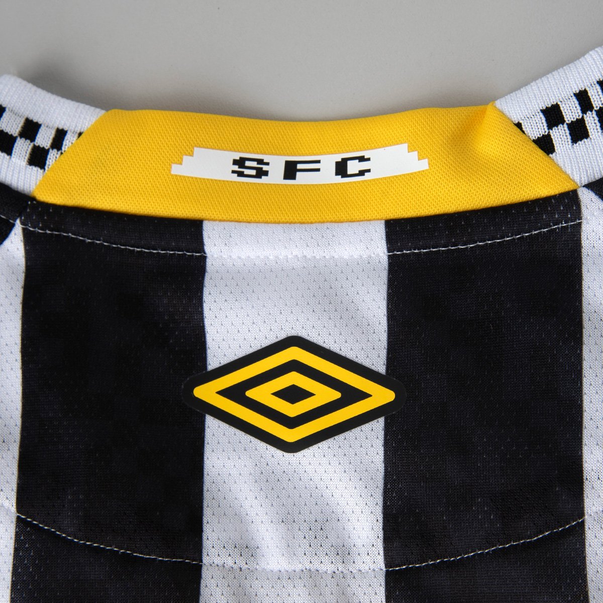 Miniatura Camisa Santos II 25/26 Neymar N° 10 Torcedor Umbro Masculina Preto+Branco - EGG