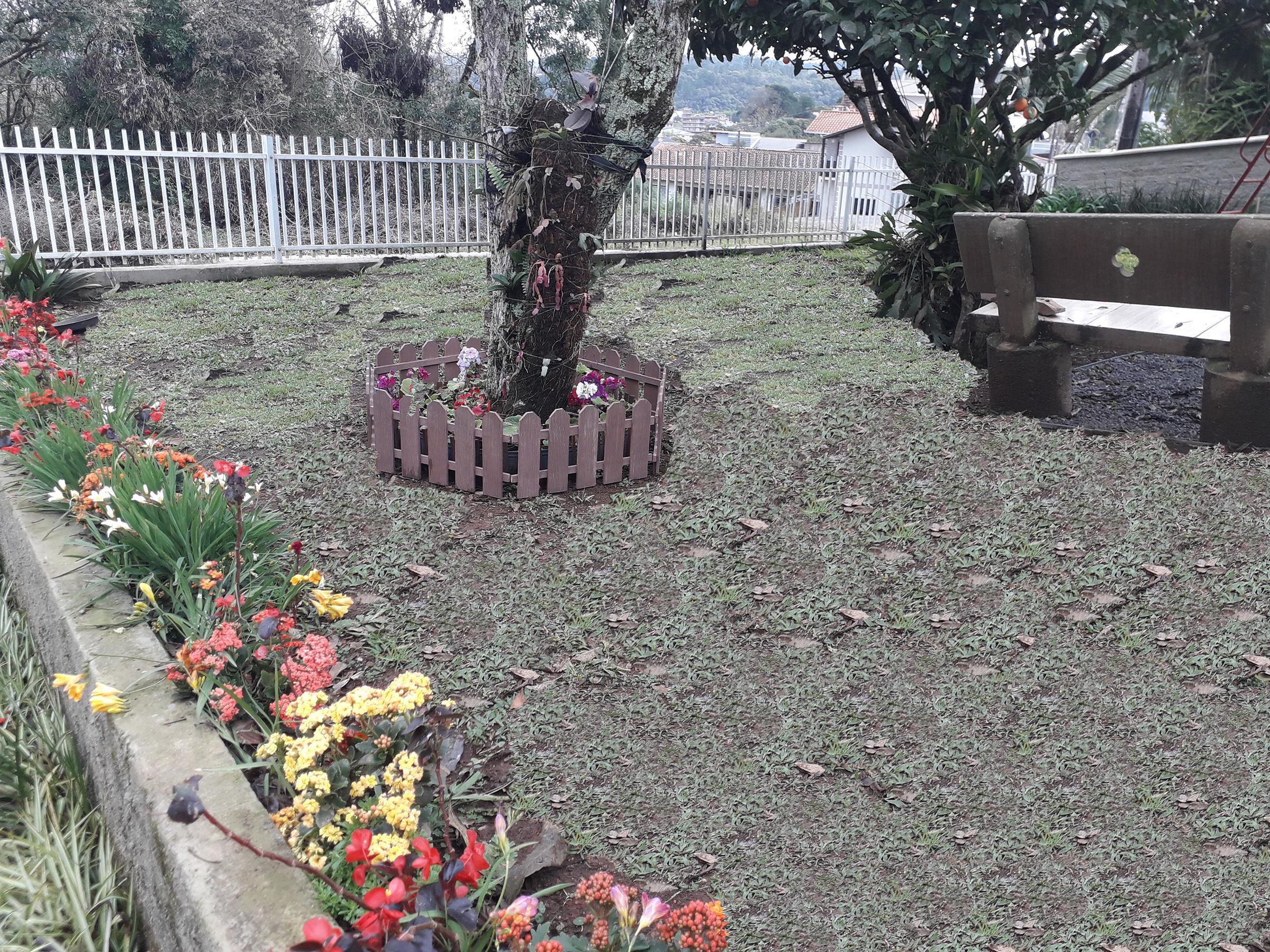 Kit 5 Metros Cercas Para Jardim 50X40Cm Modelo Colonial P 40cm - Marrom - 50cm - Madeira resistente ao tempo