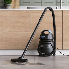 Aspirador Pó e Água Electrolux Hidrolux AWD01 1400W 5L com Acessórios Preto 110V