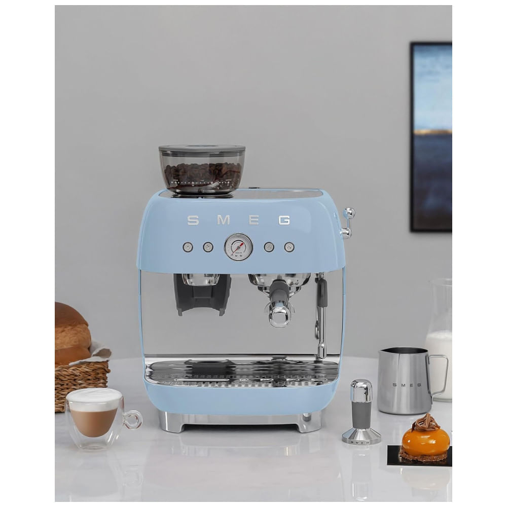Cafeteira Espresso Semiautomática Smeg Retro, EGF03PBUS, Azul Pastel