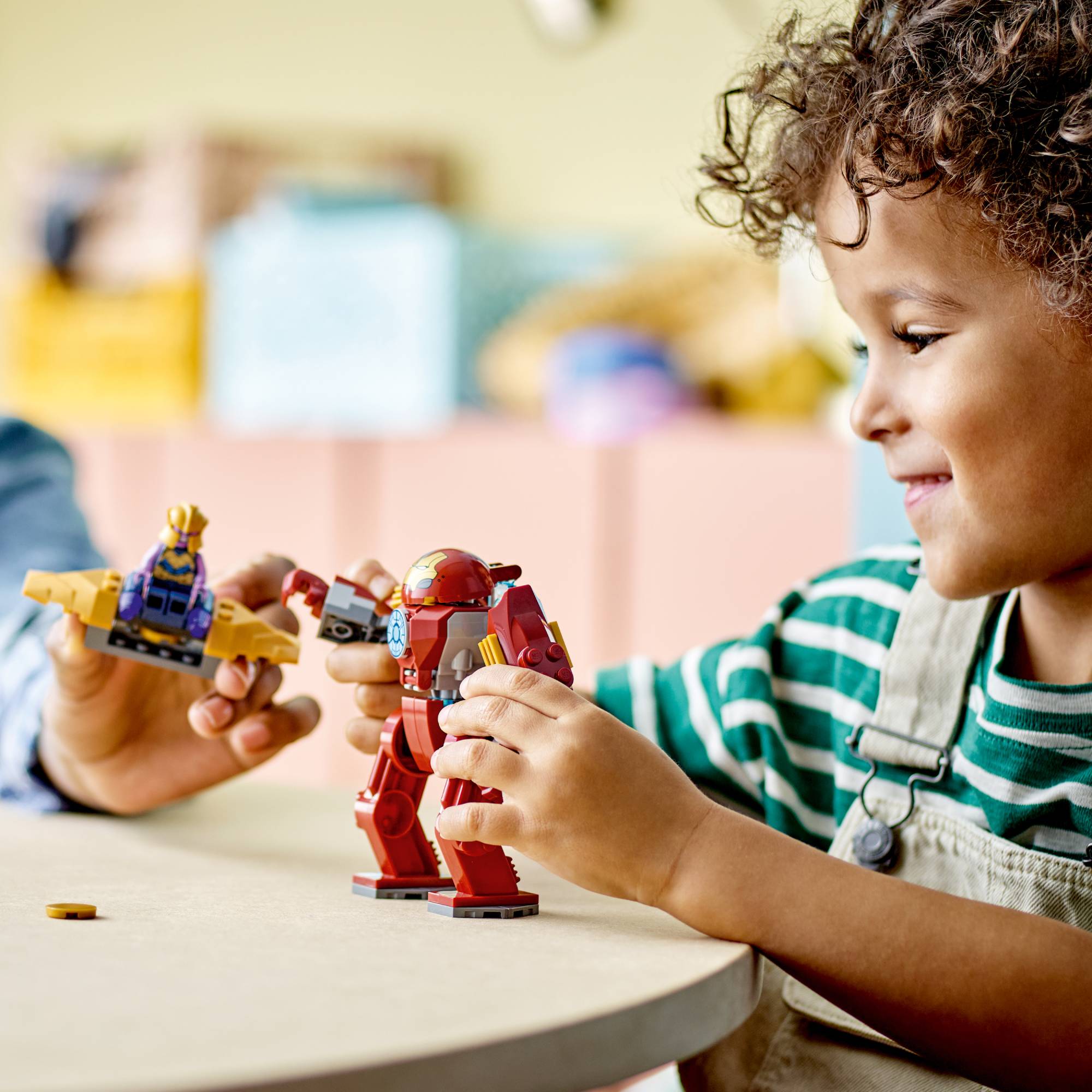 Miniatura LEGO Marvel - Hulkbuster vs. Thanos
