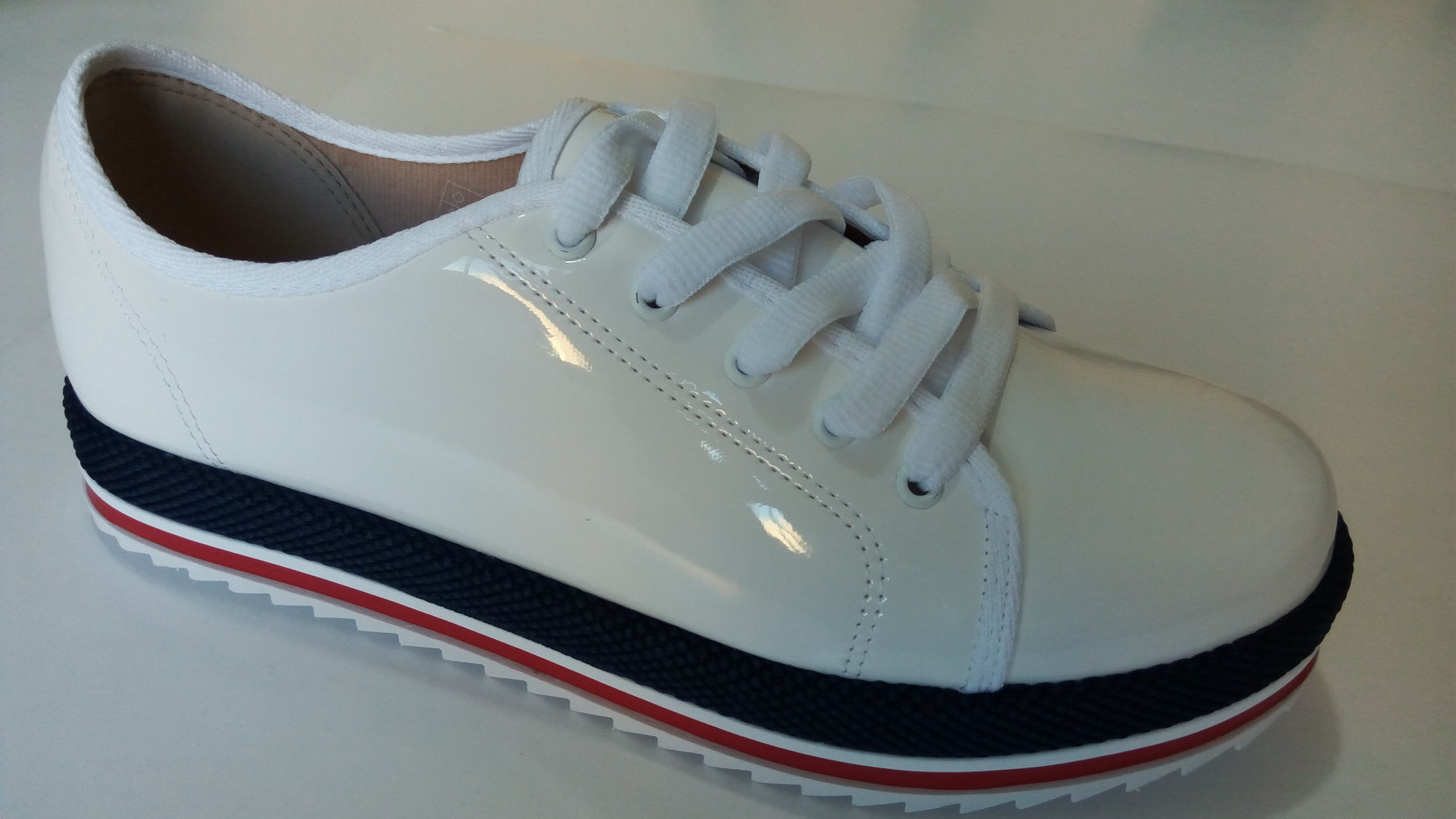Miniatura Tênis modelo Oxford Feminino em Verniz Branco tamanho 36