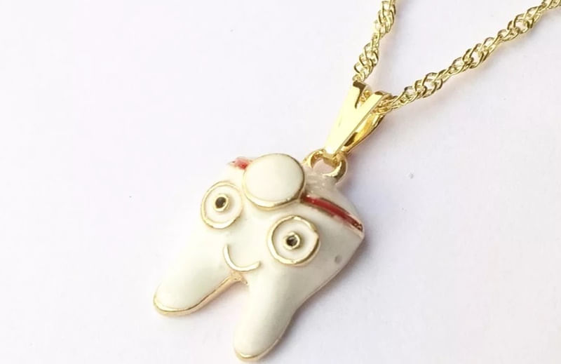 Miniatura Colar Cordão Dente Dentista Odonto Folheado A Ouro 18k