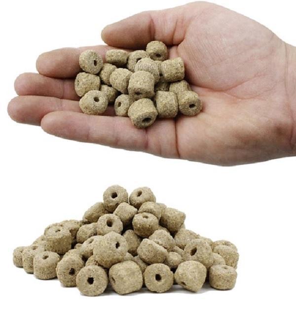 Miniatura Ração Aquamil Furadinha Isca Peixe P40 12Mm Queijo 120G