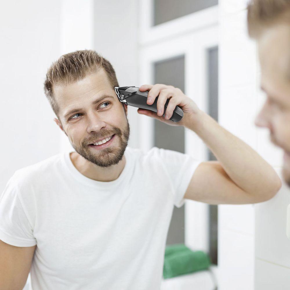 Cortador De Cabelos Britânia Bcr18T Titanium 18W 220V 220V