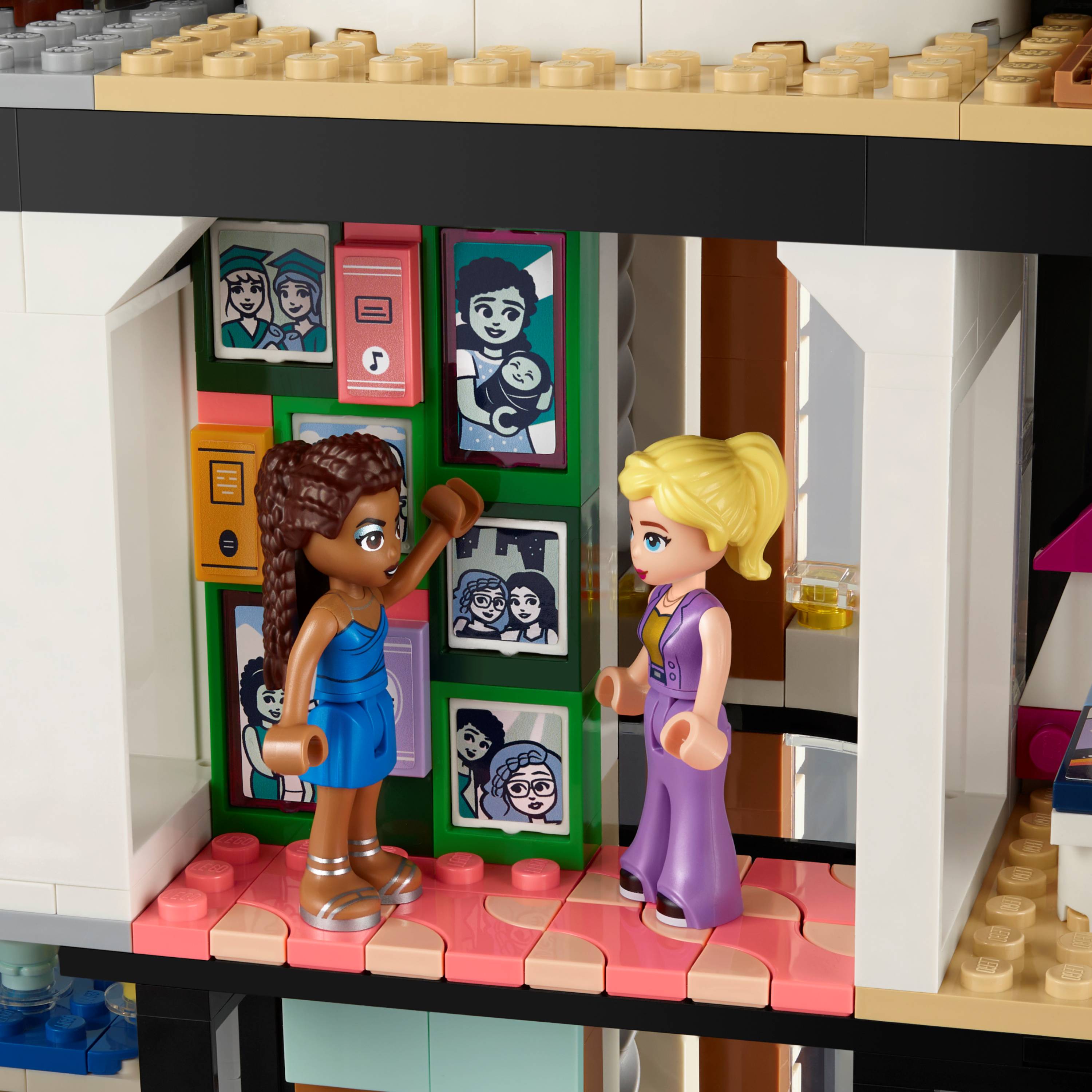 Miniatura LEGO Friends - Mansão Moderna de Andrea