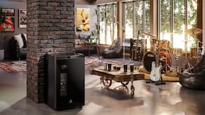 Cervejeira Home Bar Electrolux EB100 Frost Free 100L Porta de Vidro Preta 110V