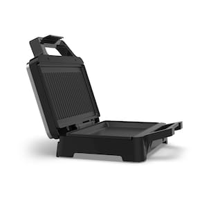 Sanduicheira Oster OSAN500 1000W Chapas Antiaderentes Alça Isotérmica Porta-fio Inox 220V