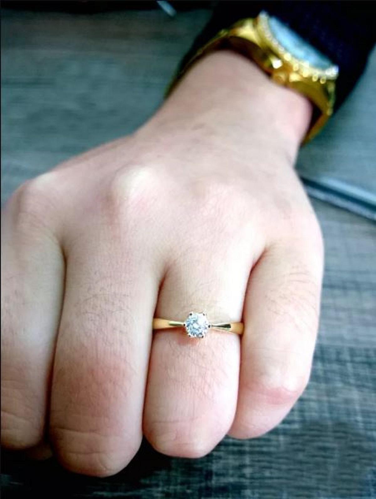 Miniatura Anel Solitário Noivado Banhado A Ouro18K Tamanho 19